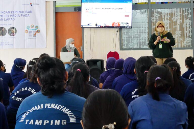 Dosen FISIP Latih Napi Perempuan Menulis Buku