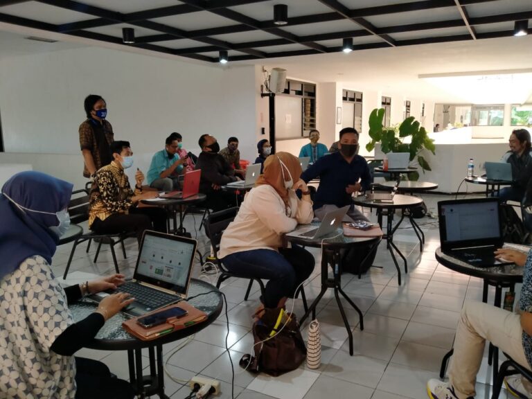 Maraton Lima Prodi, FISIP Latih Dosen Metode Polysynchronous Learning