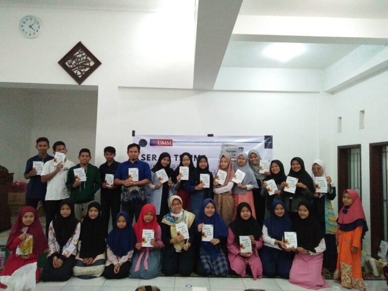 Tim Pengabdian FISIP Latih Anak Panti Menulis Esai