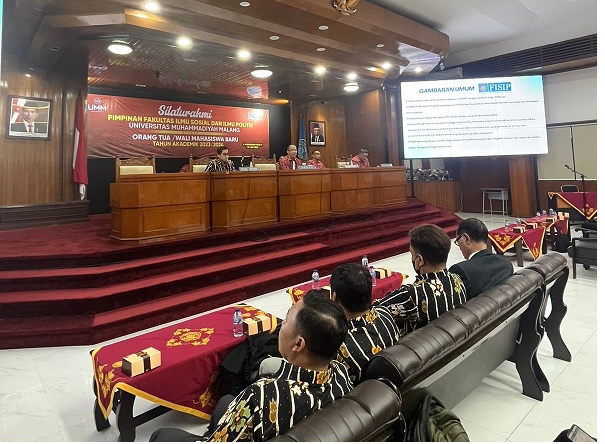 Gelar Pertemuan dengan Wali/Orang Tua Maba, FISIP UMM Tekankan KTW