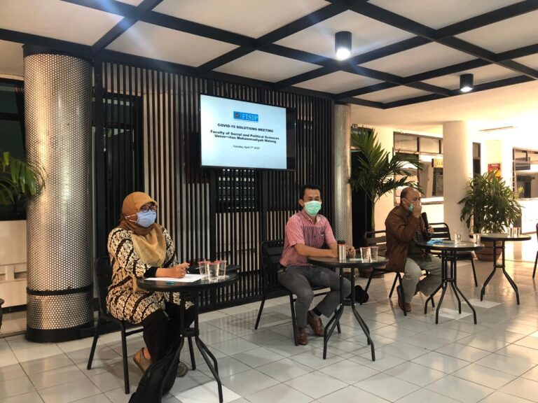Rapat Offline, FISIP Desain Selasar Jadi Ruang Rapat yang Aman