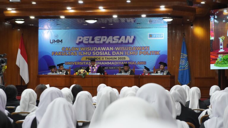 FISIP UMM Gelar Pelepasan Wisudawan Periode II 2025, Tiga Mahasiswa Terbaik Ungkap Kunci Sukses dan Harapan ke Depan