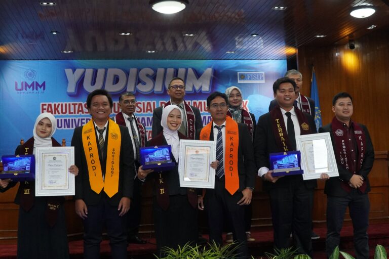Yudisium Periode I 2026, Dekan FISIP UMM Pesankan Lulusan Siap Hadapi Perubahan Zaman